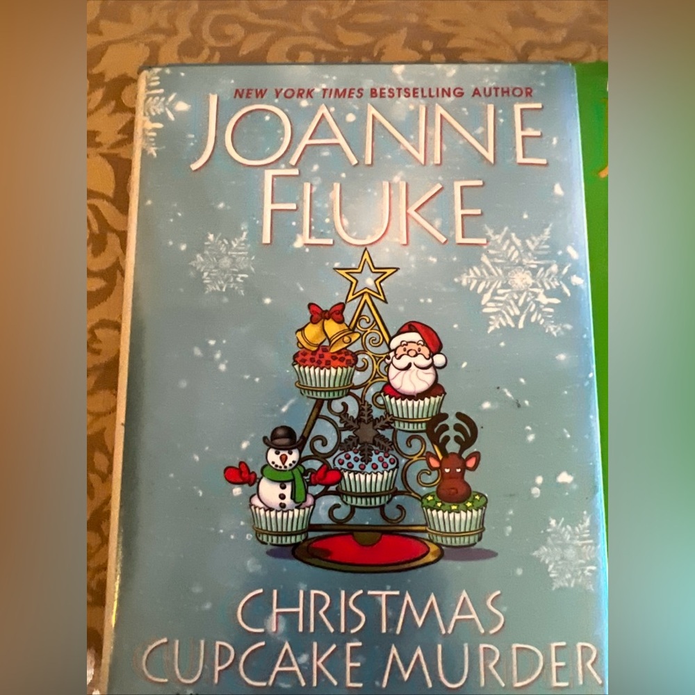 Lot Of Two Joanne Fluke Christmas Books Cupcake Cake Murder Mystery Hardcover - Picture 4 of 12